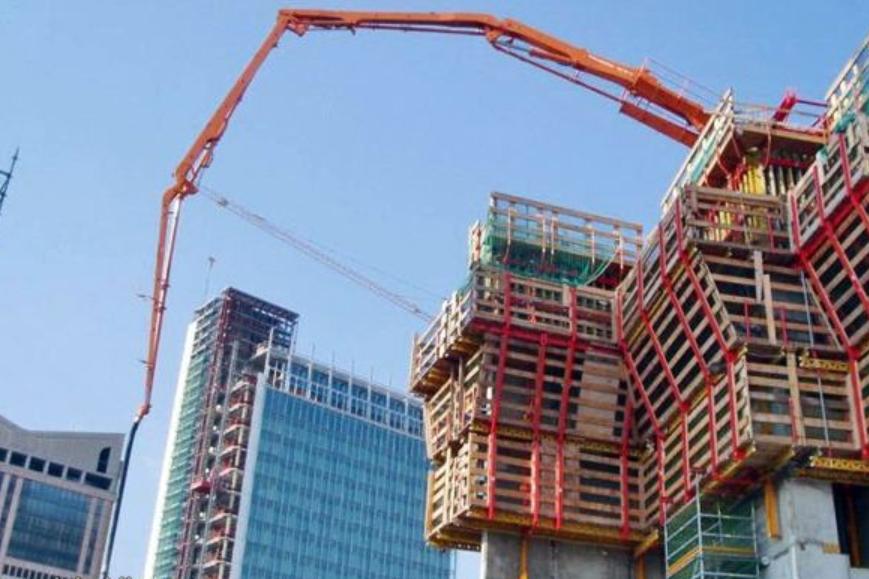 Бетонораспределительная стрела Putzmeister MXR 28-4 на опорных колоннах